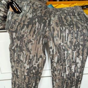 Duck camp Woodland pattern 38x32